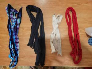 lot 333 image: Lot of 4 Scarves Multi-Color Black White Red
