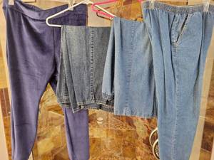 lot 339 image: Lot of 4 Womens Pants Jeans and Leggings Mixed Sizes Xl