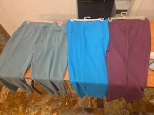 lot 341 image: Three Pack Capri Sweatpants Size XL3