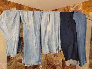 lot 351 image: Lot of 5 Denim Jeans Assorted Sizes Light Blue Dark Blue size XL
