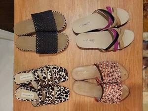 lot 359 image: Womens Sandals Lot 4 Pairs VIONIC Antonio Melani