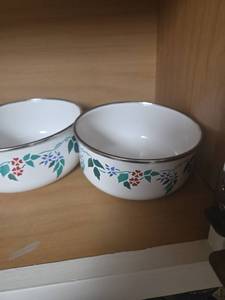 lot 400 image: Bowl Set with Lids