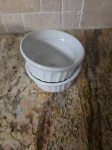 lot 407 image: Two Pack Glass Dish