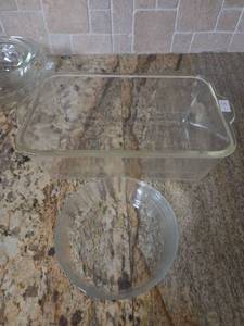 lot 409 image: Two Pack Glass Dishes