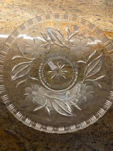 lot 415 image: Glass Dish