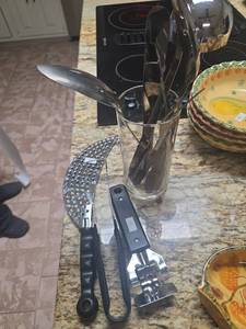 lot 428 image: Kitchen Utensils