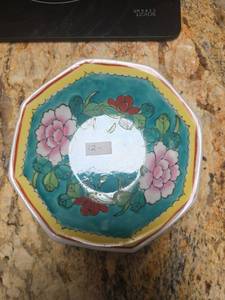 lot 432 image: Decorative Bowl