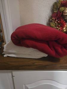 lot 462 image: Two Pack Blankets