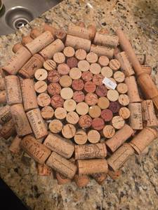 lot 475 image: Wine Cork Plate Decor