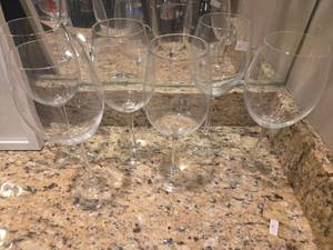 lot 477 image: Set of 6 Clear Glass Wine Glasses