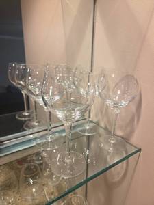 lot 479 image: Set of Four Clear Glass Stemmed Drinking Glasses