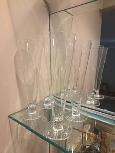 lot 483 image: Set of 4 Clear Glass Pilsner Glasses