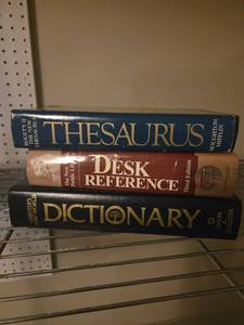 lot 508 image: Lot of 3 Reference Books Thesaurus Desk Reference Dictionary