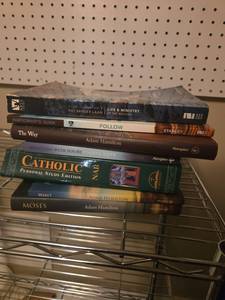 lot 518 image: Lot of 8 Religious Study Books Adam Hamilton Ray Vander Laan Stanley