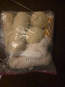 lot 547 image: WhiteBeige Yarn