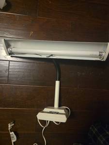 lot 554 image: Underwriters Laboratories Portable Desk Lamp Light White Black Brown retro vtg