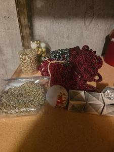 lot 559 image: Decorative Holiday Ornaments and Accessories Lot