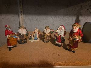 lot 568 image: 6 Piece Santa Claus Figurine Collection