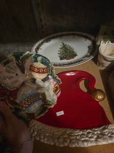 lot 570 image: Christmas Holiday Decorative Plates