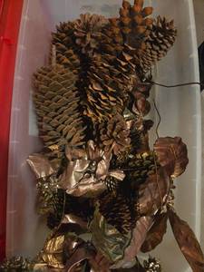 lot 572 image: Decorative Pinecone and Leaf Arrangement with Metallic Accents