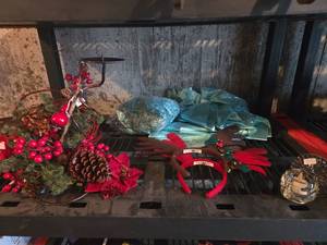 lot 584 image: Holiday Decorative Lot