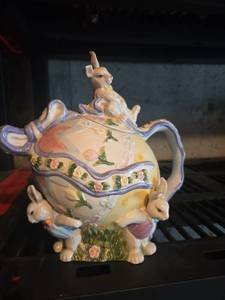 lot 586 image: Ceramic Decorative Jar Rabbit Finial and Floral Design