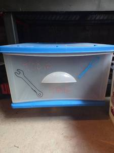 lot 594 image: Rubbermaid Ultralite Storage Container Blue Lid Clear Base