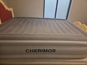 lot 605 image: Air Mattress Queen Size (Air Mattress Only)