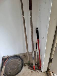 lot 614 image: Garden Tool & Planter Lot Rake Cultivator Wand Hose Nozzle Pots Saucers