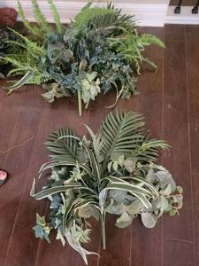 lot 622 image: Lot of 3 Artificial Plant Bundles with Ferns and Foliage Stems