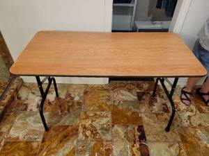 lot 640 image: Folding Table with Wood Top and Metal Legs 4ft