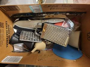 lot 645 image: Kitchen Gadgets & Utensils Lot - Graters, Knives, Cuisinart