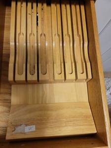 lot 650 image: Wooden Knife Block with 6 Slots
