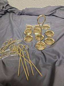 lot 1936 image: Ten Pack Gold Table Number Holders - Retail $0