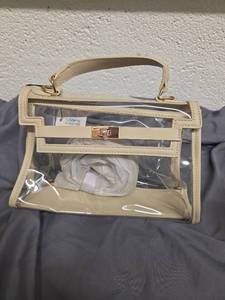 lot 1956 image: Clear Purse - Retail $0