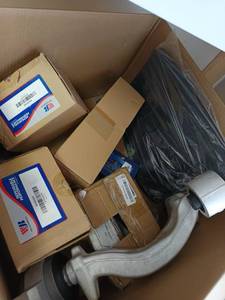 lot 37 image: Lot of Automotive parts