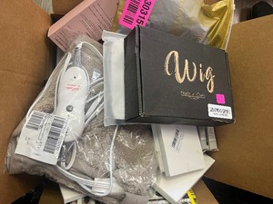 lot 60 image: Mystery beauty box - 25 items total