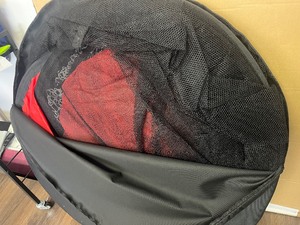 lot 77 image: Net golf trainer  SKU KV408A measure about 84  77.5  84 cm (33  30.5  33 in)