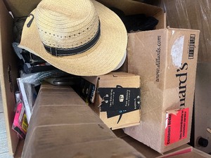 lot 86 image: Mystery miscellaneous box - 25 items