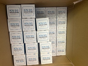 lot 113 image: Protective face masks 30 masks per box - 39 boxes