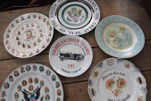 lot 3041 image: Vintage Dcor Plates
