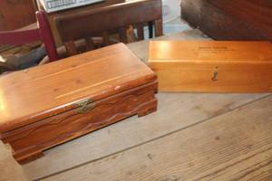 lot 3054 image: Vintage Wood Dresser Box and More