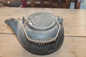 lot 3065 image: Vintage Cast Iron Tea Kettle