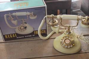 lot 3066 image: IOB Vintage Telephone