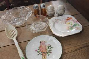 lot 3073 image: Vtg. Amber Glass S&P Shakers and More