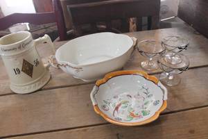 lot 3076 image: Vintage Serving Dish and More