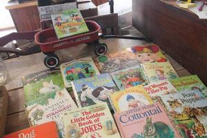 lot 3078 image: Small Radio Flyer Wagon & Vtg. Childrens Books
