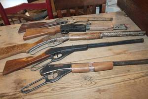 lot 3082 image: Vintage Toy Guns