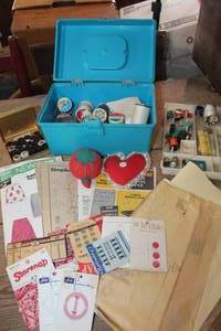 lot 3085 image: Vintage Sewing Box with Contents