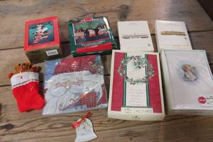 lot 3088 image: IOB Hallmark Ornaments and More